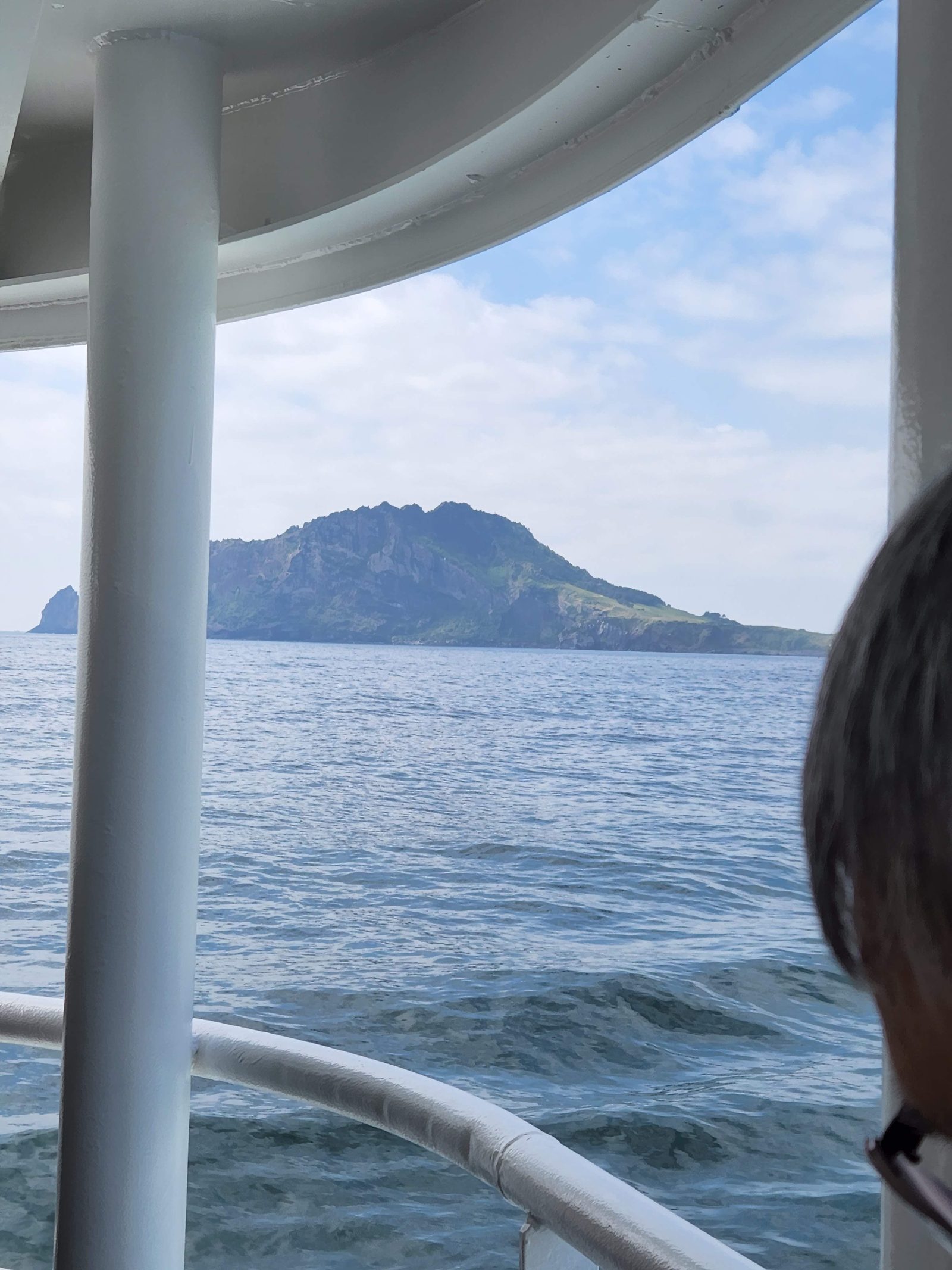 우도로 향하는 배 안에서 본 성산일출봉